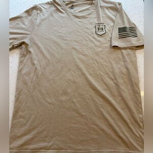 EUC Men’s Under Armor T Shirt